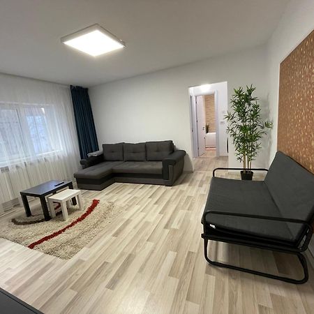 Grove Apartment Бузау Екстериор снимка
