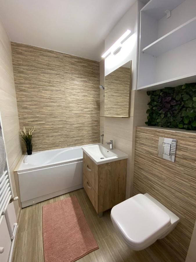 Grove Apartment Бузау Екстериор снимка