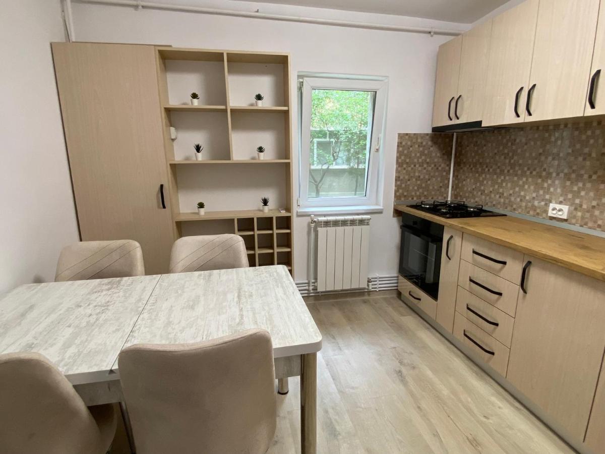 Grove Apartment Бузау Екстериор снимка
