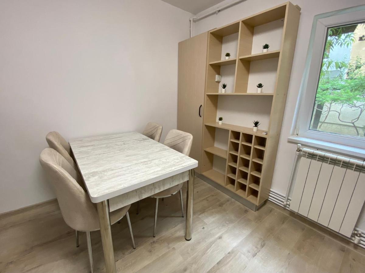 Grove Apartment Бузау Екстериор снимка
