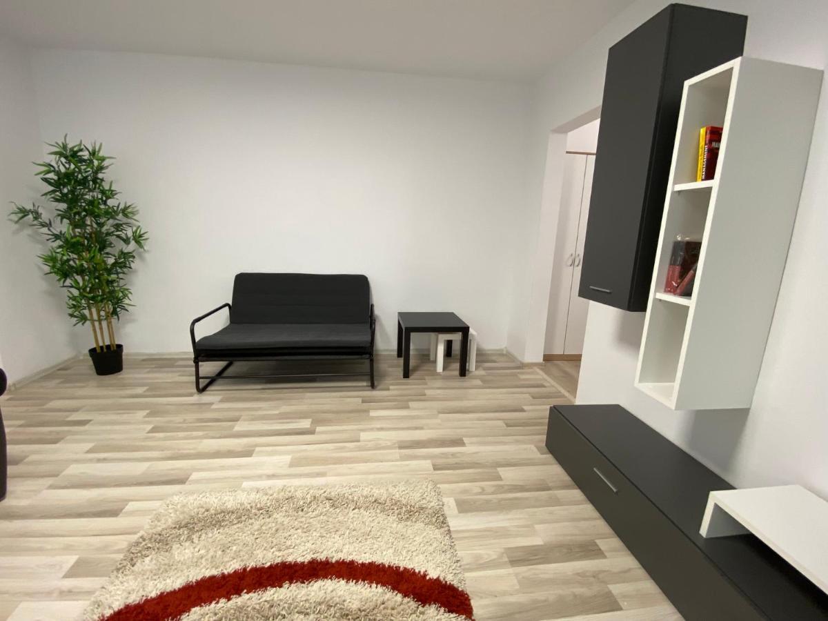 Grove Apartment Бузау Екстериор снимка