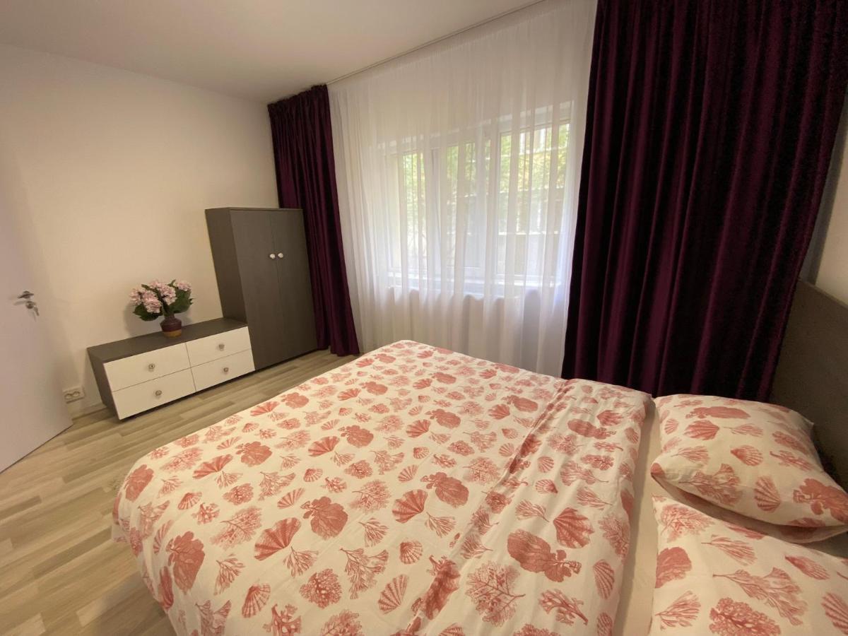 Grove Apartment Бузау Екстериор снимка