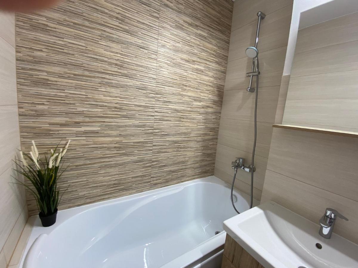 Grove Apartment Бузау Екстериор снимка