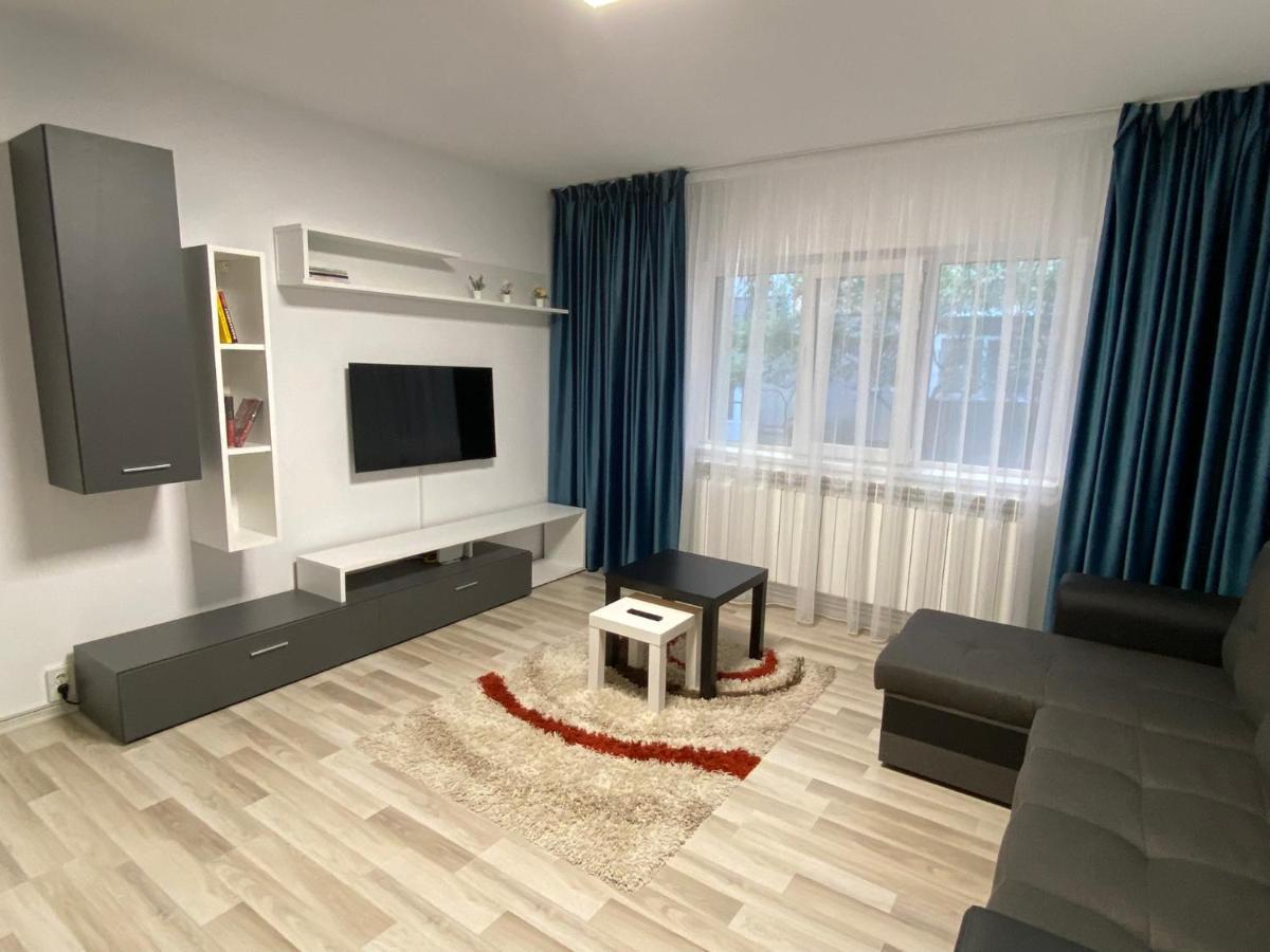 Grove Apartment Бузау Екстериор снимка